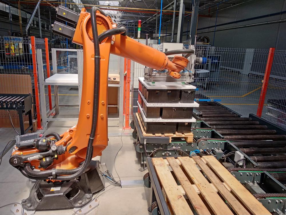robotic pallet loading and unloading equipment